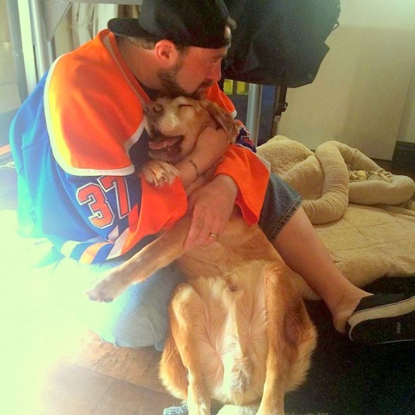 2.13.15 - Director Kevin Smith Shares Touching Tribute to His Deceased Dog1