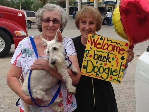 Linda Davis - mom - happily reunited with her Doogie, as Cheri proudly holds up the welcome home sign.