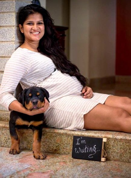 2.13.17 Pregnant Woman Told to Give Up Dogs Does Maternity Shoot With Them3