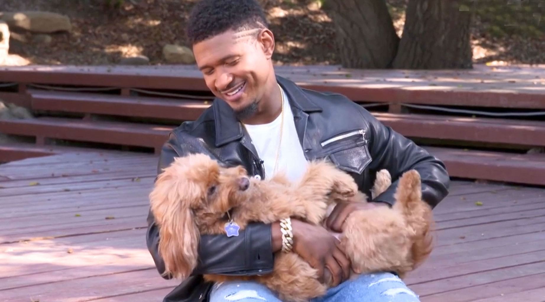 Singer Usher Is Completely In Love With His Goldendoodle Scarlett Singer Usher Is Completely In Love With His Goldendoodle Scarlett
